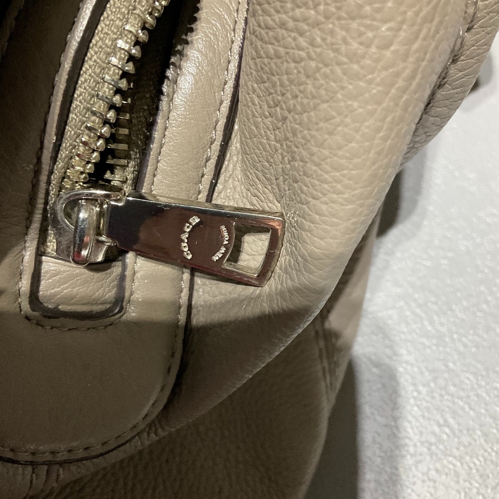 Michael Kors Leather Bag - Picture 3 of 11